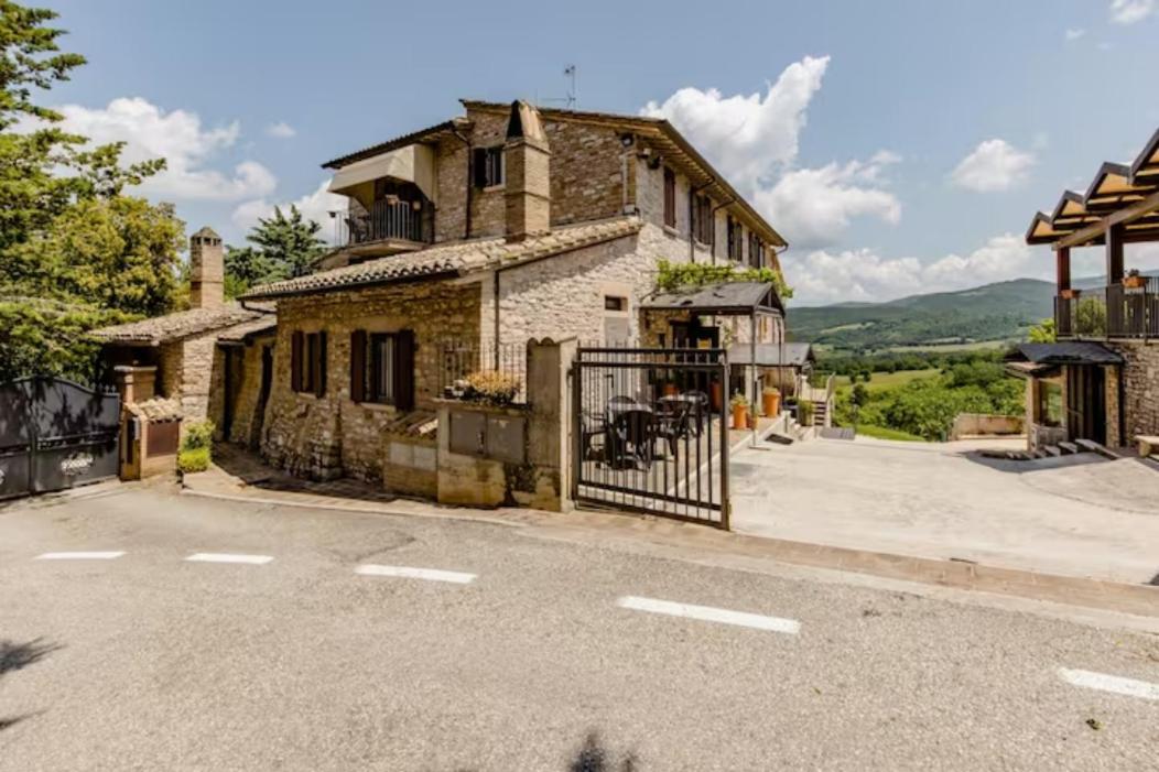 Agriturismo Il Castello Ассизи Экстерьер фото